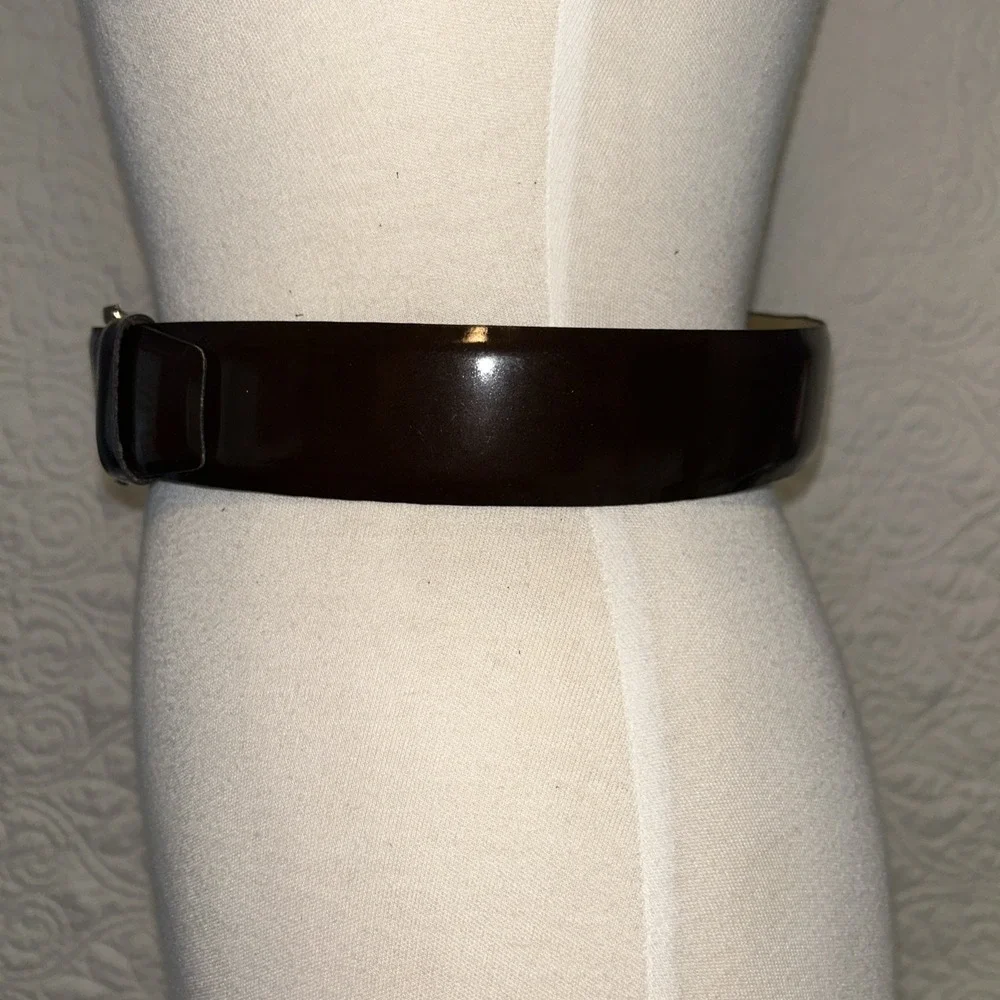 Vintage ladies brown patent leather belt gold buckle size small 30‎